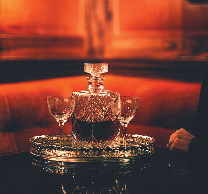 Take a scintillating sip as you enjoy an evening at the storied Mansion Bar at Rosewood Mansion on Turtle Creek MANSION BAR PHOTO COURTESY OF ROSEWOOD MANSION ON TURTLE CREEK