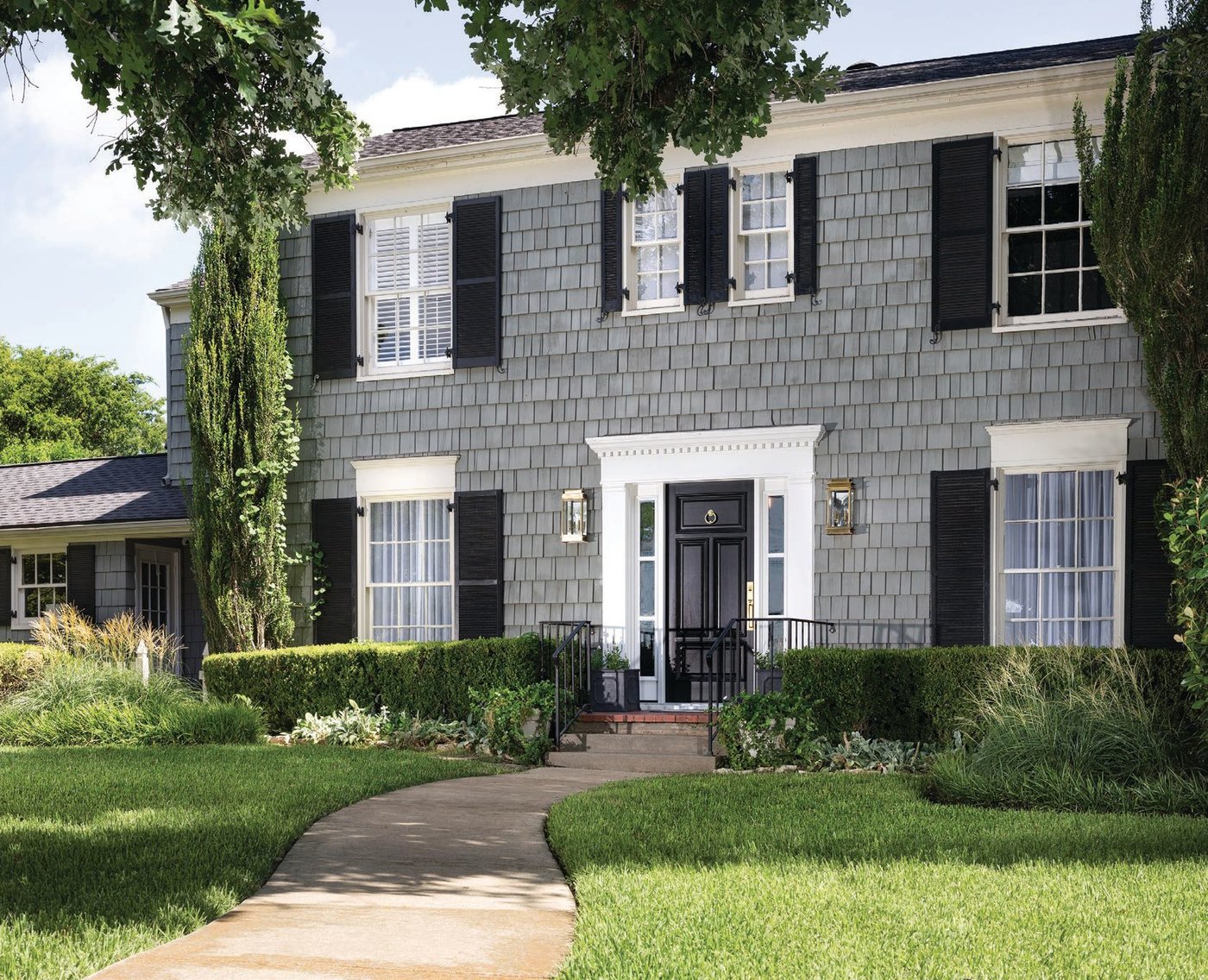 The charming Colonial home stands as one of the neighborhood’s original cottages. PHOTOGRAPHED BY JENIFER MCNEIL BAKER